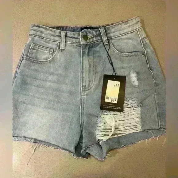 Pretty little thing Jean shorts - Picture 1 of 9